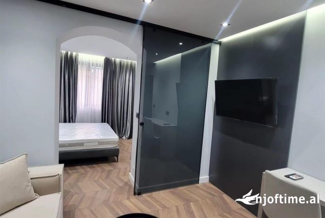 Shtepi ne shitje Apartament ne Tirane, 3+1, Mobilimi E mobiluar, Pagesa 260,000  Euro.