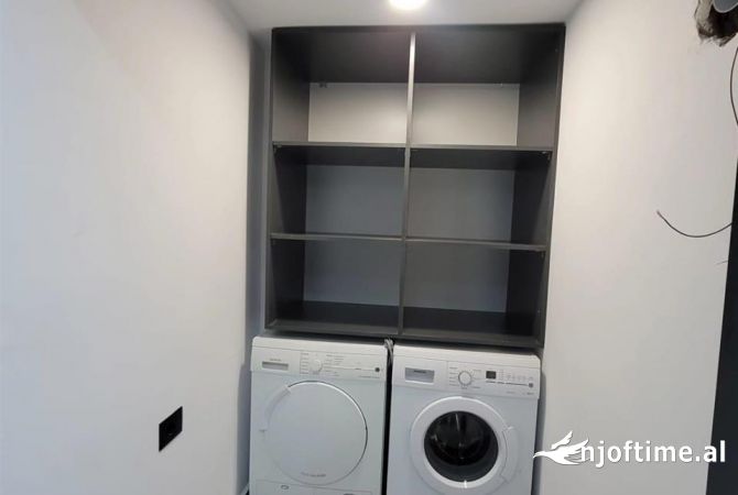 Shtepi ne shitje Apartament ne Tirane, 3+1, Mobilimi E mobiluar, Pagesa 260,000  Euro.