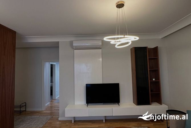 Shtepi me qera 2+1 ne Tirane - 1,500 Euro