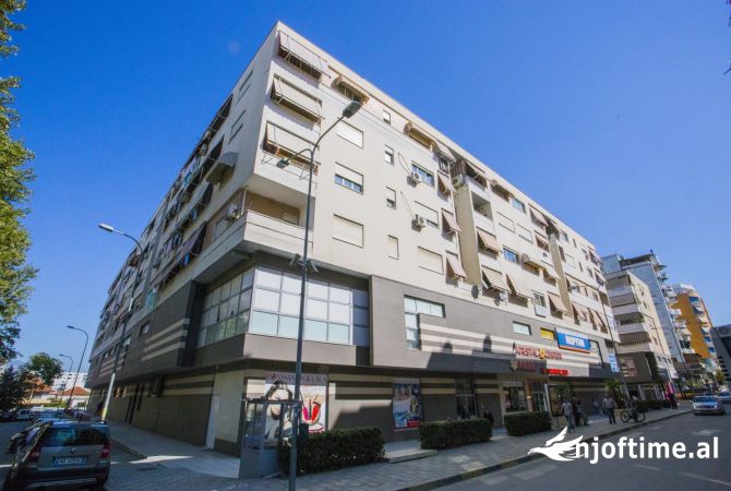 Ambient biznesi ne shitje 3+1 ne Tirane - 429,400 Euro