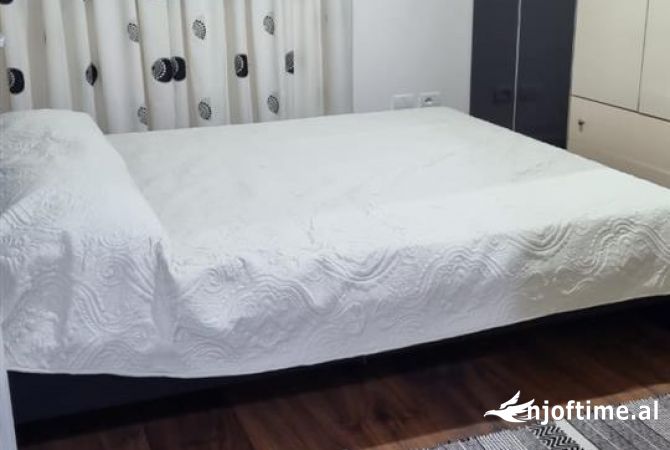 Shtepi me qera Apartament ne Tirane, 1+1, Mobilimi E mobiluar, Pagesa 650  Euro.
