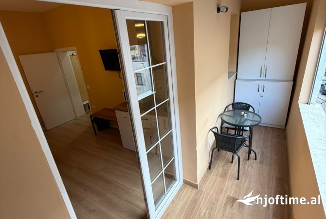 Shtepi me qera Apartament ne Tirane, Garsoniere, Mobilimi E mobiluar, Pagesa 500  Euro.