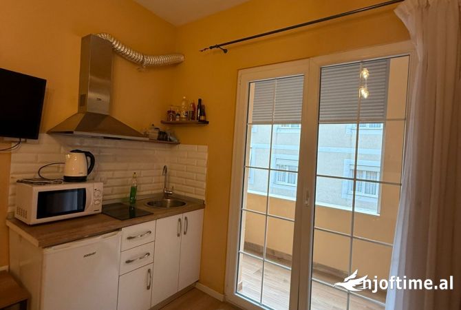 Shtepi me qera Apartament ne Tirane, Garsoniere, Mobilimi E mobiluar, Pagesa 500  Euro.