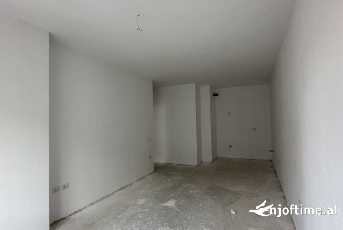 Shtepi ne shitje Apartament ne Tirane, 2+1, Mobilimi Bosh, pa mobiluar, Pagesa 83,300  Euro.