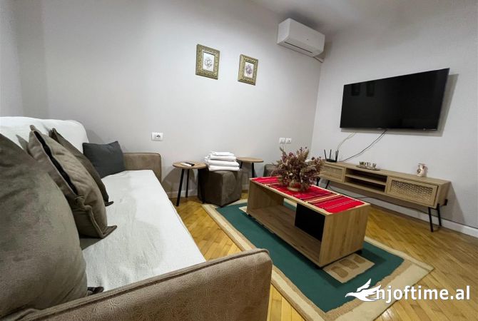 Shtepi me qera Apartament ne Tirane, 1+1, Mobilimi E mobiluar, Pagesa 500  Euro.
