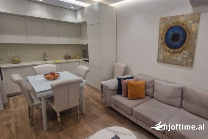 Shtepi ne shitje Apartament ne Tirane, 2+1, Mobilimi E mobiluar, Pagesa 290,000  Euro.