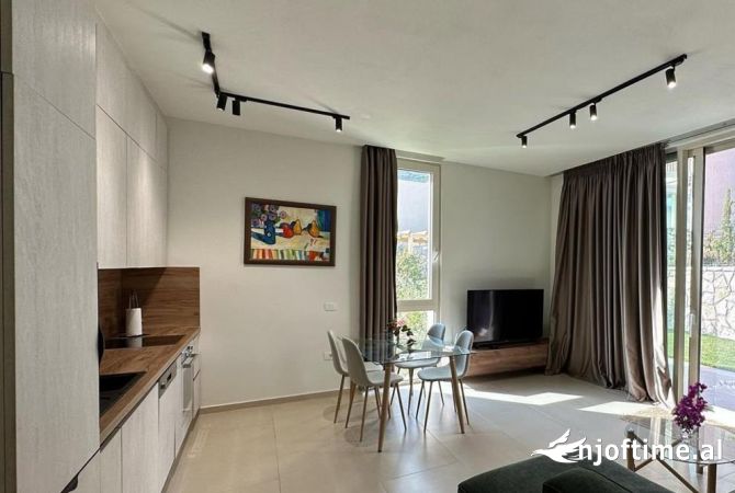 Shtepi ne shitje Apartament ne Himare, 2+1, Mobilimi E mobiluar, Pagesa 800,000  Euro.