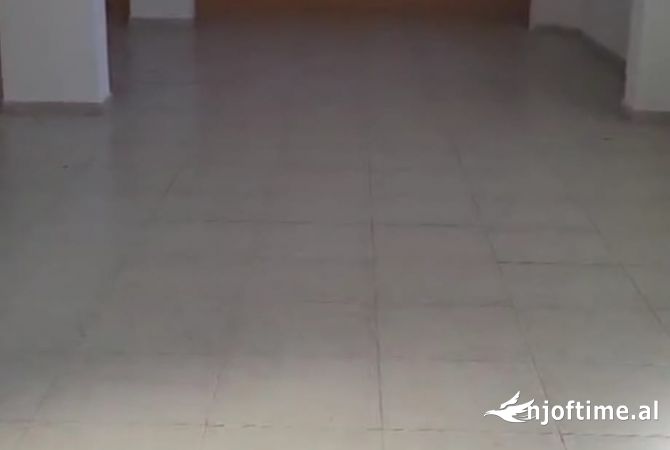 Ambient biznesi me qera 3+1 ne Tirane - 800 Euro