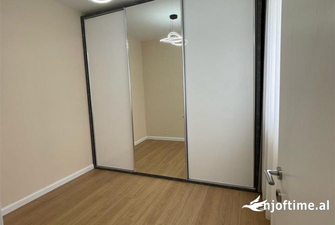 Shtepi ne shitje Apartament ne Tirane, 2+1, Mobilimi E mobiluar, Pagesa 143,000  Euro.