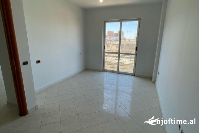 Shtepi ne shitje Apartament ne Tirane, 1+1, Mobilimi Bosh, pa mobiluar, Pagesa 110,000  Euro.