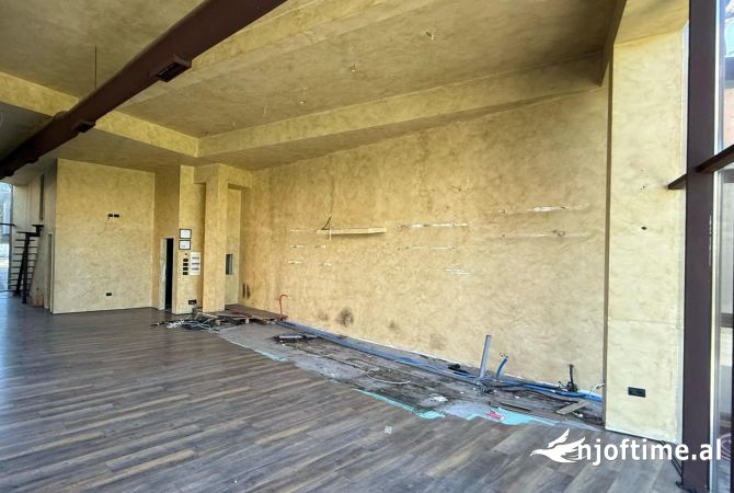 Ambient biznesi me qera 2+1 ne Tirane - 118 Euro