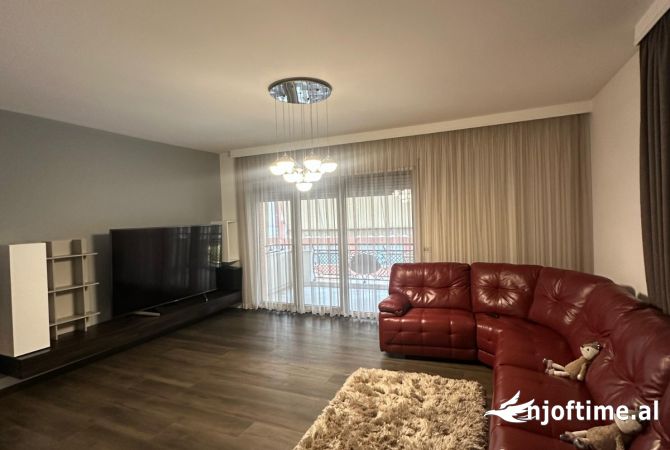 Shtepi ne shitje Apartament ne Tirane, 2+1, Mobilimi E mobiluar, Pagesa 355,000  Euro.