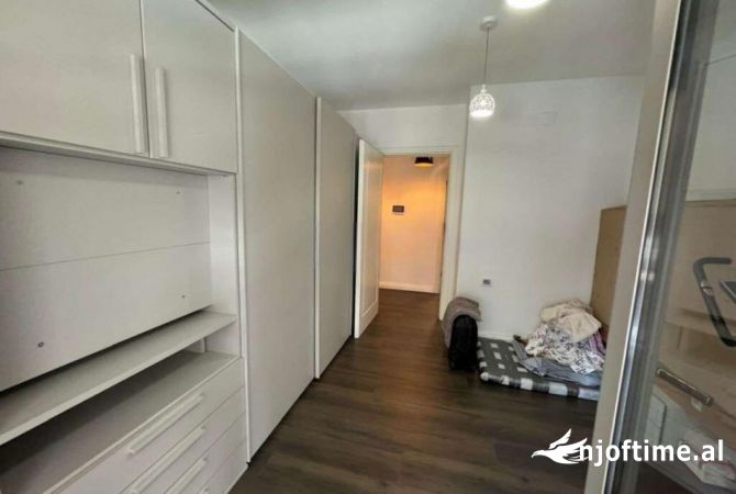 Shtepi ne shitje Apartament ne Tirane, 2+1, Mobilimi E mobiluar, Pagesa 355,000  Euro.