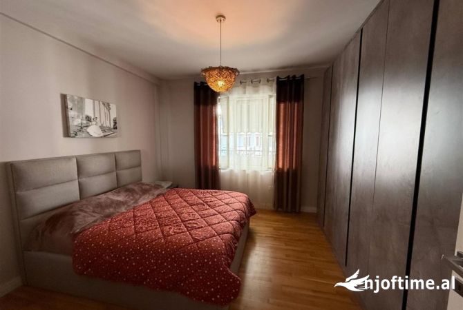 Shtepi ne shitje Apartament ne Tirane, 3+1, Mobilimi E mobiluar, Pagesa 310,000  Euro.