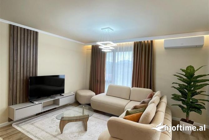 Shtepi me qera 2+1 ne Tirane - 1,200 Euro