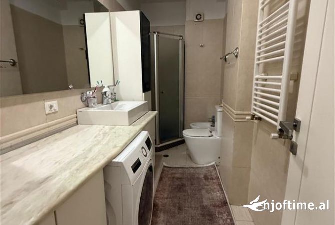 Shtepi ne shitje Apartament ne Tirane, 3+1, Mobilimi Pjeserisht e mobiluar, Pagesa 310,000  Euro.