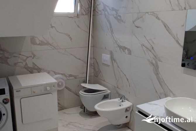 Ambient biznesi me qera 3+1 ne Tirane - 2,000 Euro