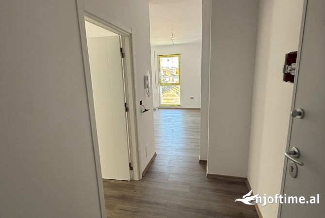 Shtepi ne shitje Apartament ne Tirane, 1+1, Mobilimi Bosh, pa mobiluar, Pagesa 135,000  Euro.