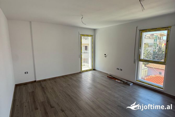 Shtepi ne shitje Apartament ne Tirane, 1+1, Mobilimi Bosh, pa mobiluar, Pagesa 135,000  Euro.