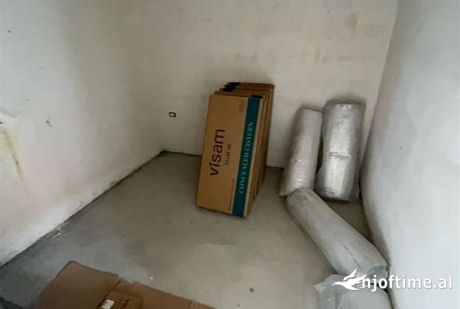 Shtepi ne shitje Apartament ne Tirane, 1+1, Mobilimi Bosh, pa mobiluar, Pagesa 70,000  Euro.