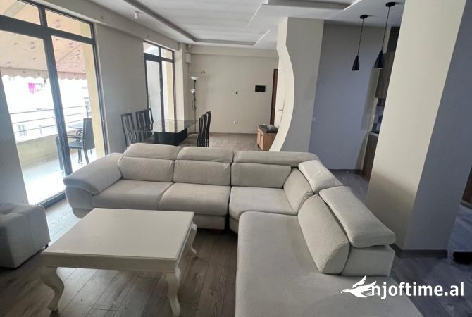 Shtepi ne shitje Apartament ne Tirane, 2+1, Mobilimi E mobiluar, Pagesa 135,000  Euro.