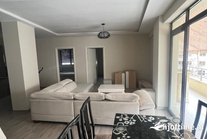 Shtepi ne shitje Apartament ne Tirane, 2+1, Mobilimi E mobiluar, Pagesa 135,000  Euro.