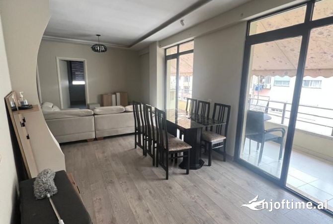 Shtepi ne shitje Apartament ne Tirane, 2+1, Mobilimi E mobiluar, Pagesa 135,000  Euro.