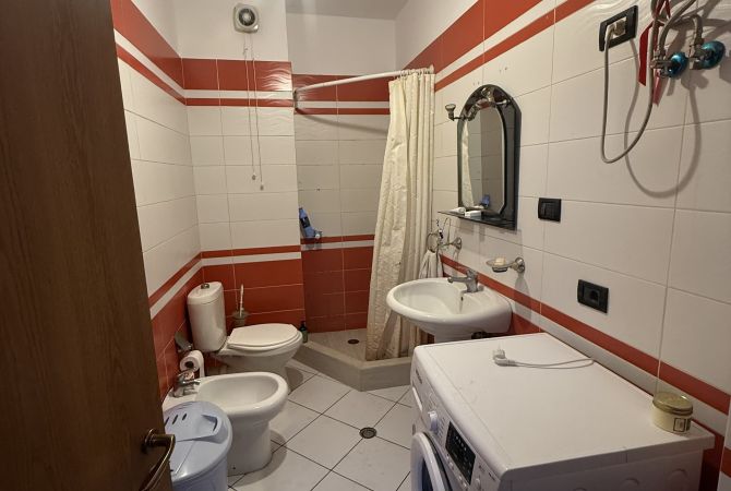 Shtepi ne shitje Apartament ne Tirane, 1+1, Mobilimi E mobiluar, Pagesa 96,000  Euro.