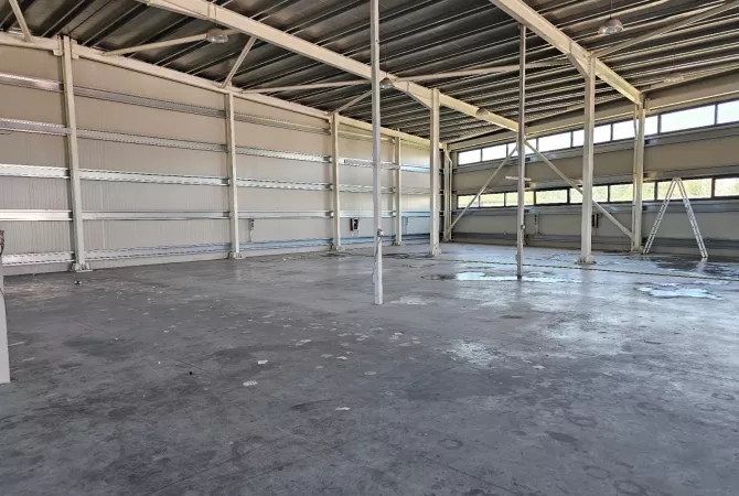 Ambiente Commerciale in Affitto 4+1 a Tirana - 5,000 Euro