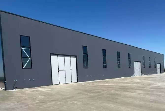 Ambiente Commerciale in Affitto 4+1 a Tirana - 4,800 Euro