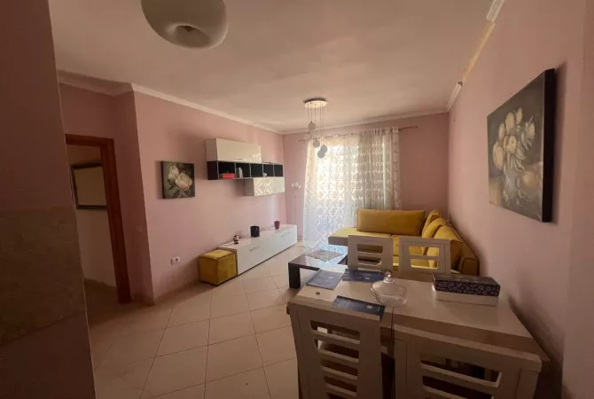 Shtepi ne shitje Apartament ne Tirane, 1+1, Mobilimi E mobiluar, Pagesa 87,000  Euro.