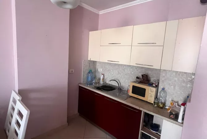 Shtepi ne shitje Apartament ne Tirane, 1+1, Mobilimi E mobiluar, Pagesa 87,000  Euro.