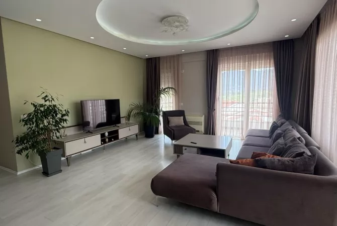 Shtepi me qera Apartament ne Tirane, 3+1, Mobilimi E mobiluar, Pagesa 1,300  Euro.