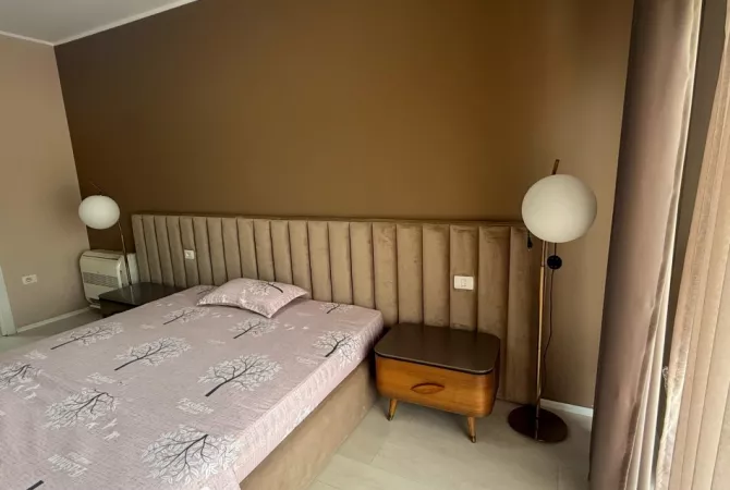 Shtepi me qera Apartament ne Tirane, 3+1, Mobilimi E mobiluar, Pagesa 1,300  Euro.