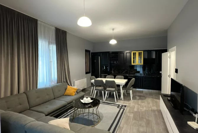 Shtepi me qera 3+1 ne Tirane - 1,200 Euro