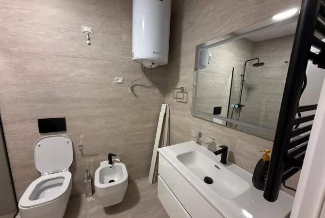 Shtepi me qera 2+1 ne Tirane - 1,700 Euro