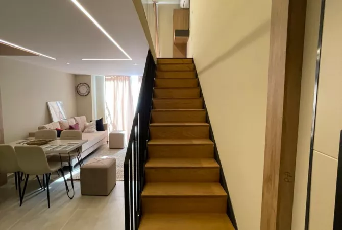 Shtepi ne shitje Duplex(shtepi me 2 kate) ne Tirane, 1+1, Mobilimi E mobiluar, Pagesa 115,000  Euro.