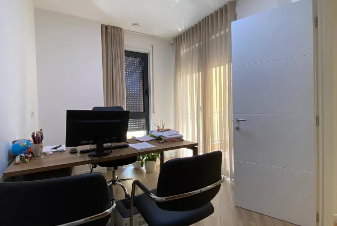 Ambient biznesi me qera 3+1 ne Tirane - 4,600 Euro