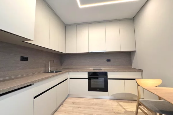 Shtepi me qera Apartament ne Tirane, 3+1, Mobilimi E mobiluar, Pagesa 1,900  Euro.