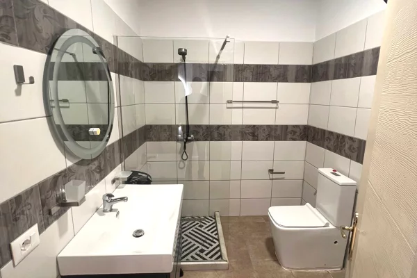 Shtepi me qera 2+1 ne Tirane - 850 Euro