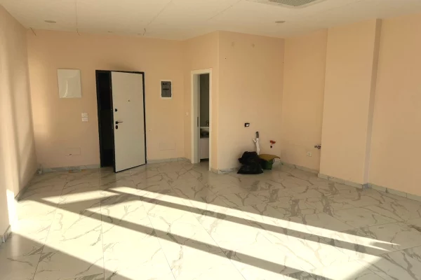 Ambient biznesi me qera 3+1 ne Tirane - 900 Euro