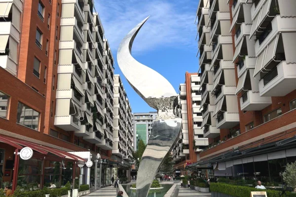 Ambient biznesi me qera 3+1 ne Tirane - 8,550 Euro