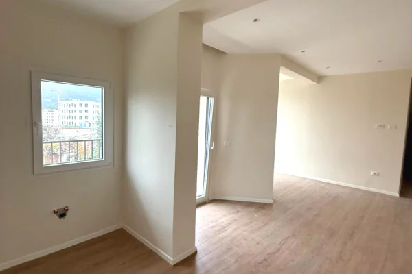Shtepi ne shitje Apartament ne Tirane, 1+1, Mobilimi Bosh, pa mobiluar, Pagesa 124,750  Euro.