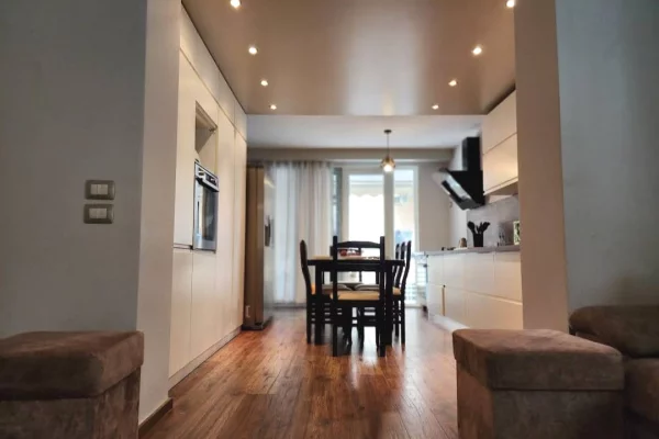 Shtepi me qera 2+1 ne Tirane - 1,175 Euro