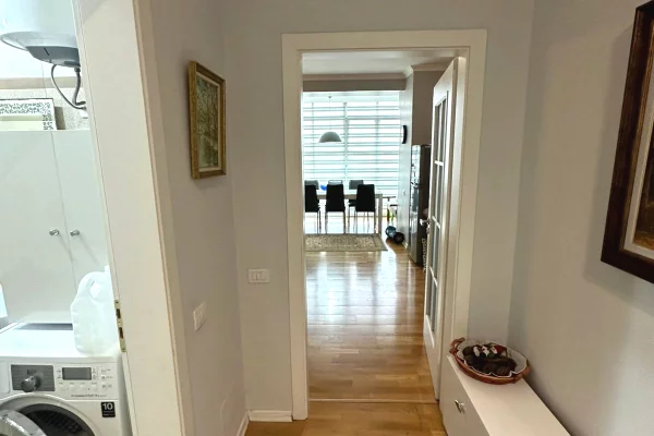 Shtepi me qera 2+1 ne Tirane - 900 Euro