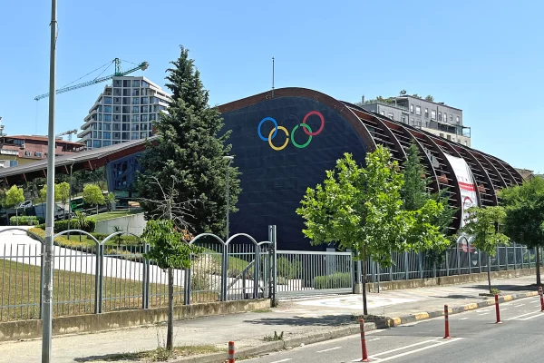 Shtepi me qera 2+1 ne Tirane - 1,400 Euro