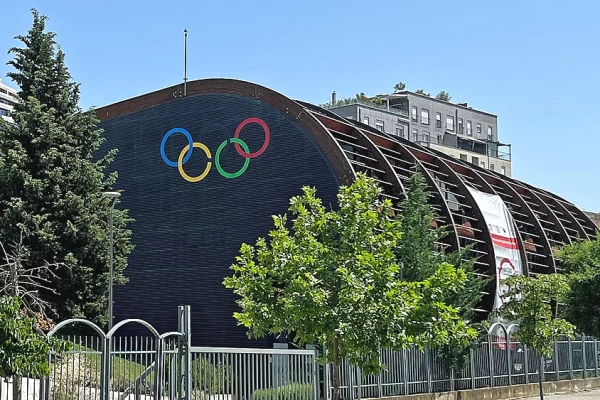 Shtepi me qera 2+1 ne Tirane - 1,400 Euro