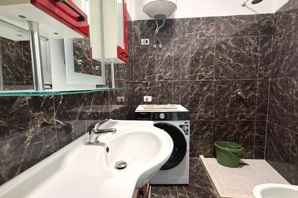 Shtepi me qera 2+1 ne Tirane - 800 Euro