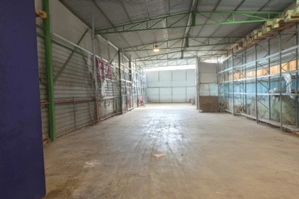 Ambient biznesi me qera 4+1 ne Tirane - 2,400 Euro