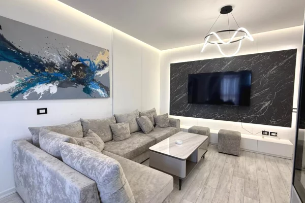 Shtepi me qera 3+1 ne Tirane - 125,000 Leke